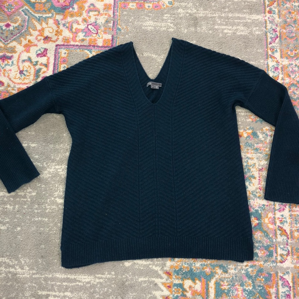 Vince Cashmere Blend Vneck sweater small